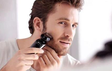 Man using an electric shaver